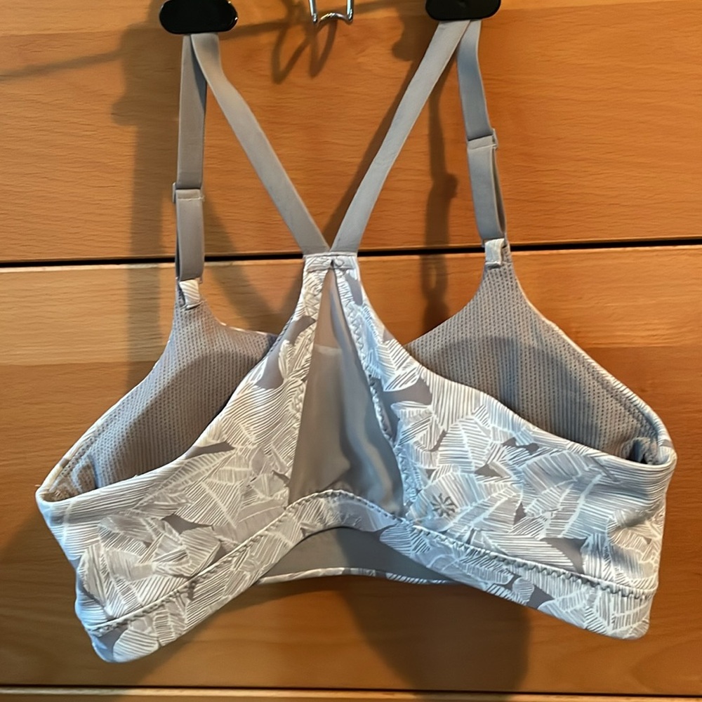 Athleta women’s sports bra - Picture 2 of 4